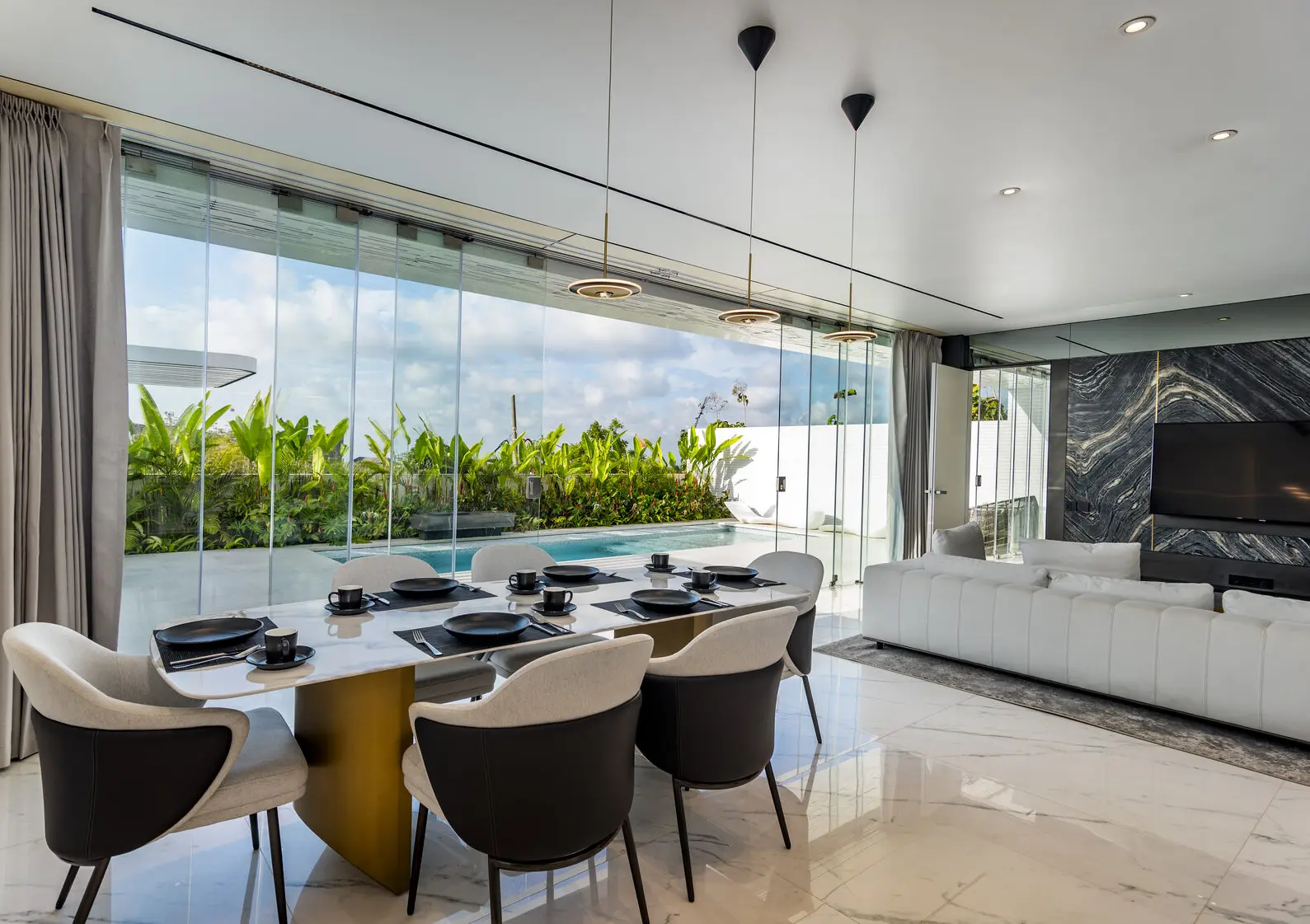 Private pool and glass facade of the one-bedroom villa — 4